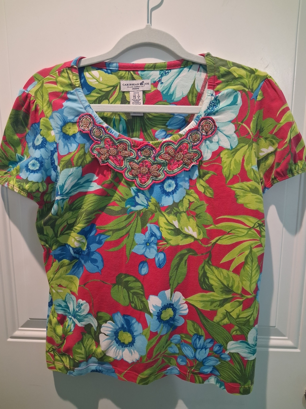 CARIBBEAN JOE MAGENTA PINK BEADED FLORAL COTTON TOP WITH EMBROIDERED ACCENT!